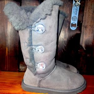 RARE ITEM** Bailey button bling swarovski uggs